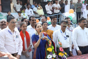 'Apsara Girl' Sonali extends