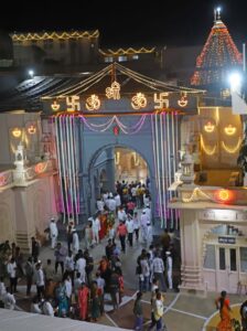 Devotees will have to wait for a short while to see 'Shri'
