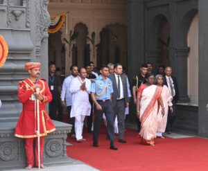 President Draupadi Murmu visited the tomb of Sant Gajanan Maharaj