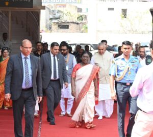 President Draupadi Murmu visited the tomb of Sant Gajanan Maharaj