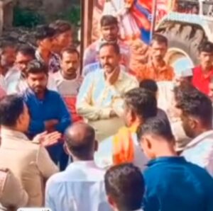 Forget the divide in Maharashtra, Devpur village has shown the true path