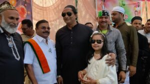 A bond of brotherhood on Eid