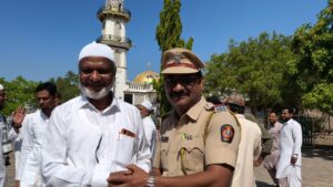 A bond of brotherhood on Eid