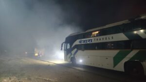 Fire disrupts traffic on Mumbai-Nagpur highway