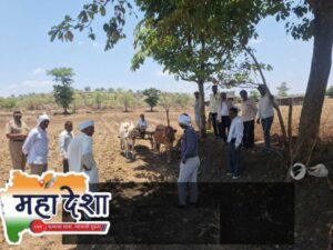 With the cooperation of farmers, the agricultural roads in Sindkhedraj are cleared.