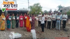 Distribution of cottonseed to women farmers' groups at Padali Shinde.