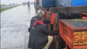 Tall container gets stuck under a bridge on the Samruddhi Mahamarg.
