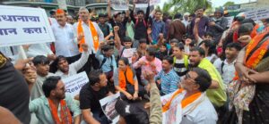 Massive protest in Buldhana against the lathi-charge in Delhi.