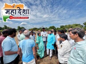 Ravikant Tupkar visits flood-affected farmers' fields; reprimands revenue officials.