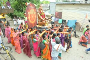Women's Kawad Yatra creates history in Buldhana.