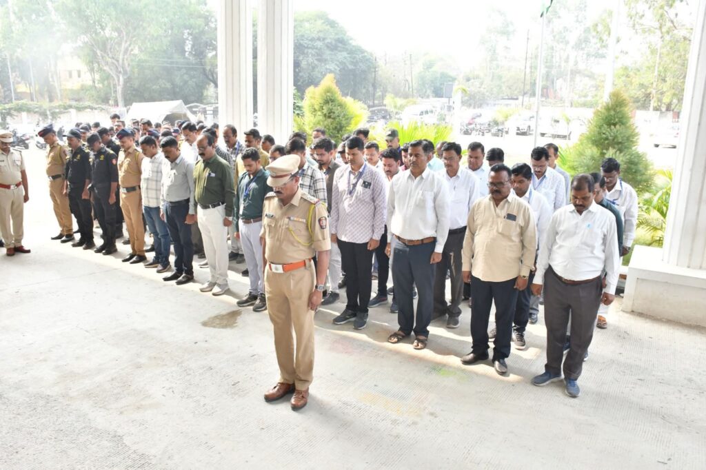 Police salute on Martyrs' Day