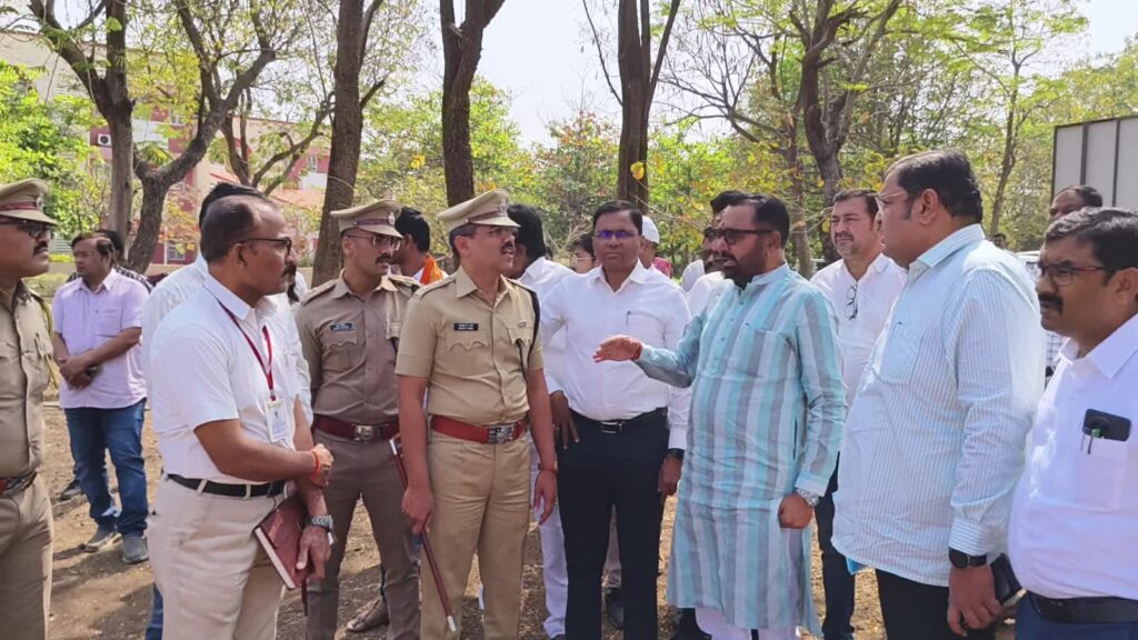 Union Minister Prataprao Jadhav inspected the site for the health meet to be held in Shegaon