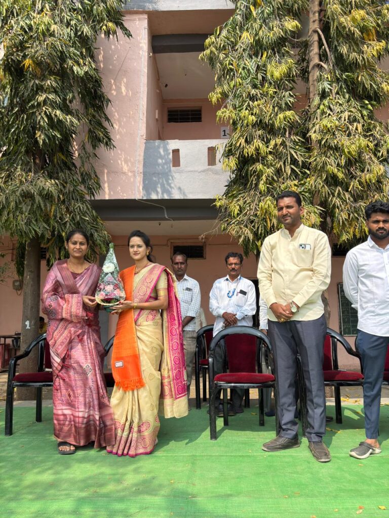 On the occasion of Shiv Jayanti, Dr. Gayatritai Sawji's inspirational lecture on Shiva at Varud Budruk: