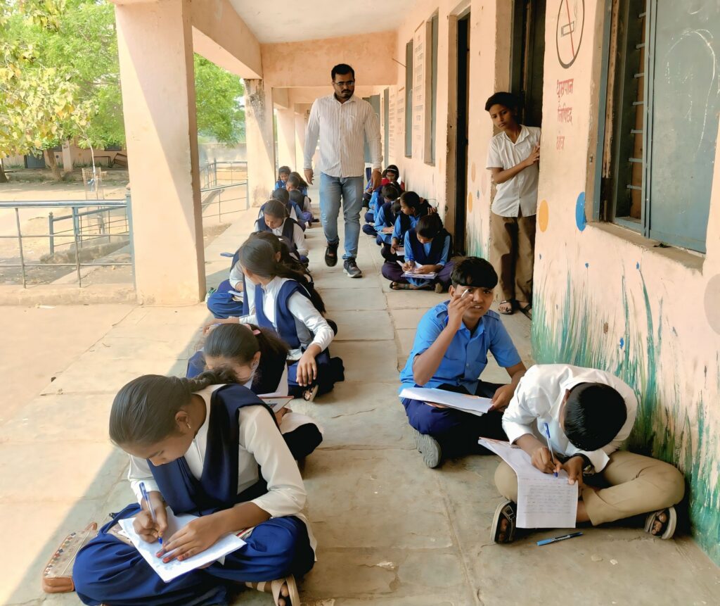 Enthusiastic essay competition on the occasion of shiv jayanti in zilla parishad school