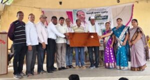 Teacher Sanjay Kolte felicitated on his retirement

