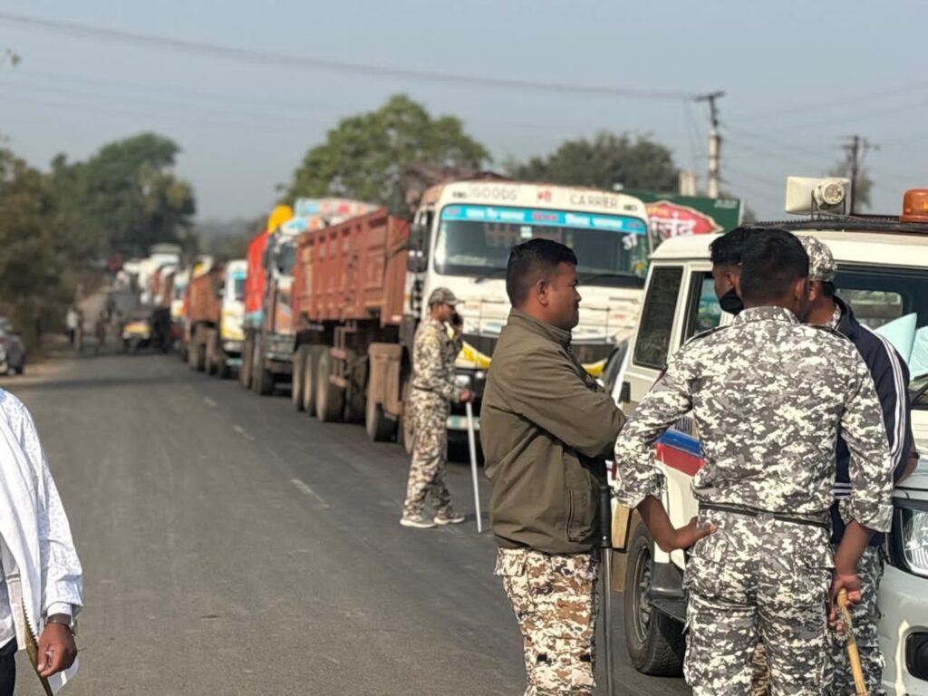 The fight against sand mafia is on the road; Villagers block Mumbai-Nagpur highway
