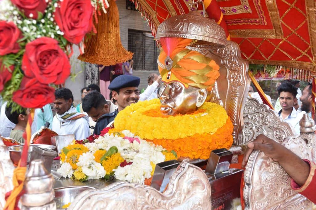 Arousing devotion on the day of revelation