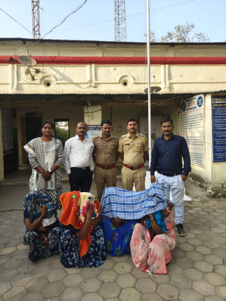 Gang of women stealing mangalsutra caught