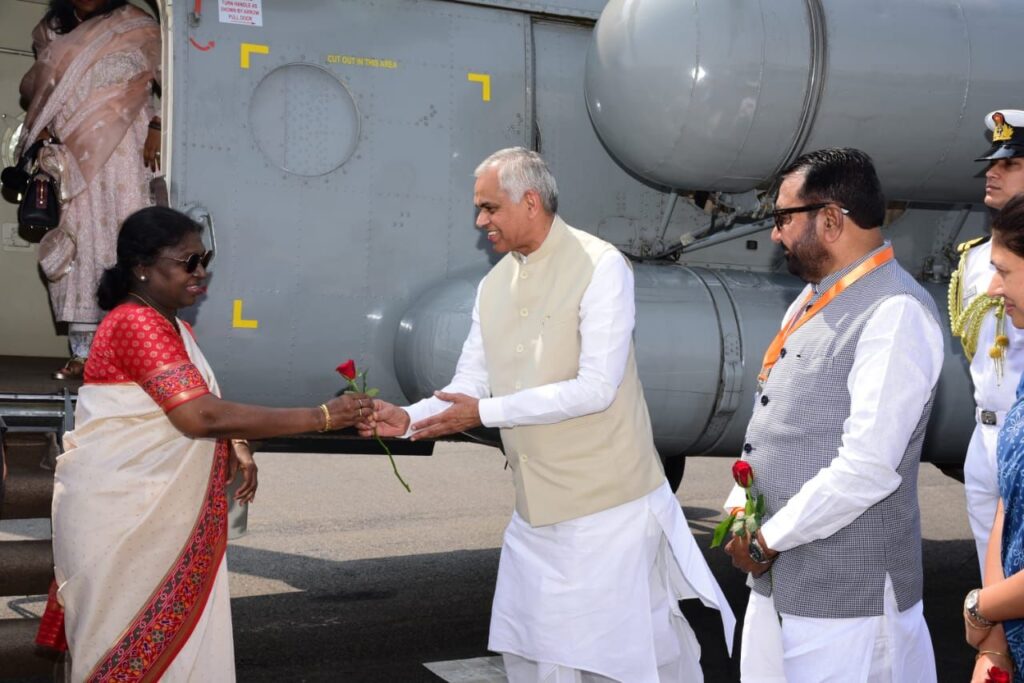 President Draupadi Murmu welcomed in Santnagari