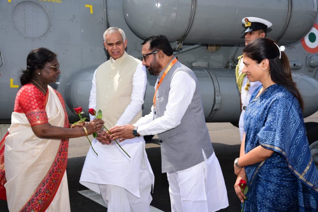 President Draupadi Murmu welcomed in Santnagari