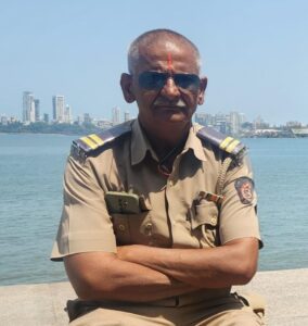 Policeman commits suicide by jumping into well