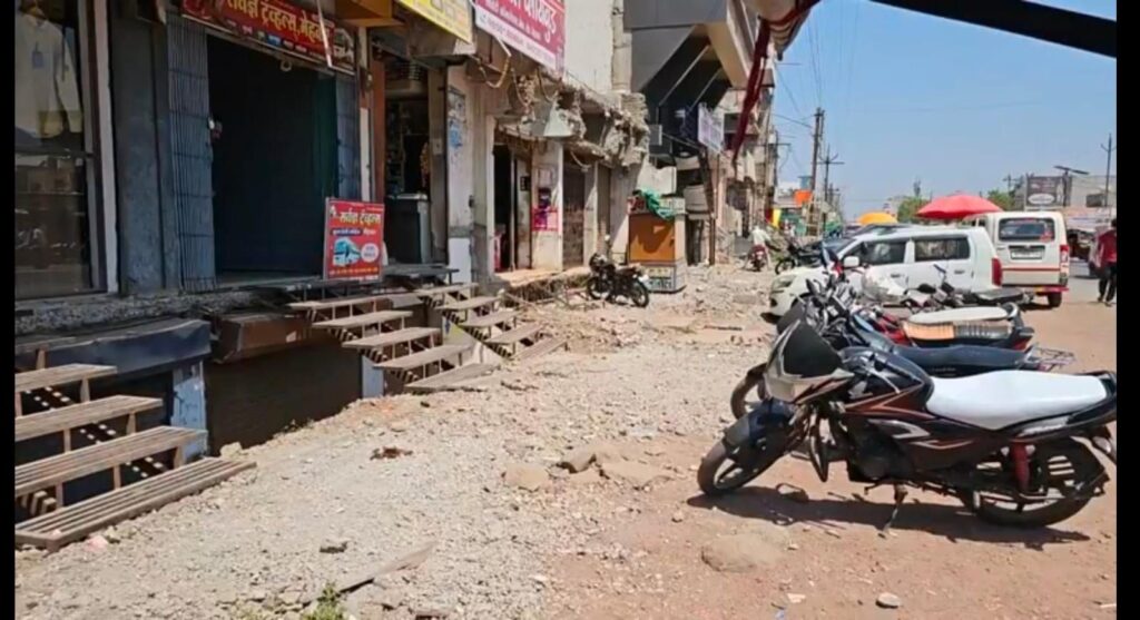 Shopkeepers are suffering not from business but from the atmosphere of fire
