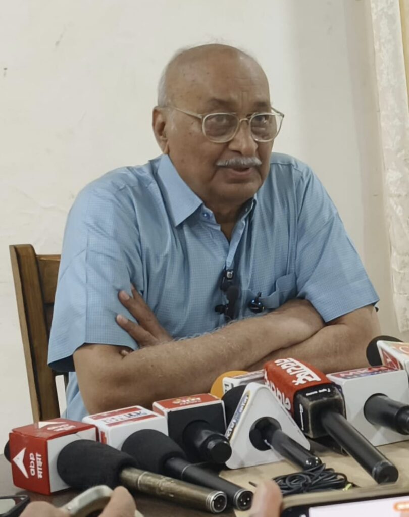 फडणवीसांमुळे अंधश्रद्धा फोफावून बुवा, बाबांचे प्रस्थ वाढले : Superstition increased the status of the hypocrites