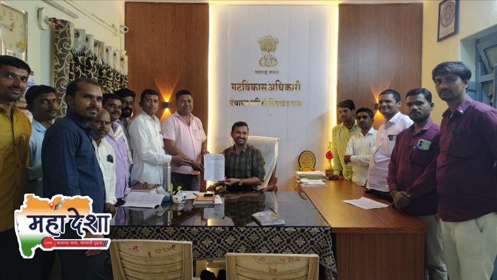 Computer operators boycott SIR work following the Rural Development Minister's statement.