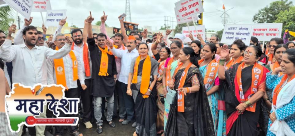 Massive protest in Buldhana against the lathi-charge in Delhi.