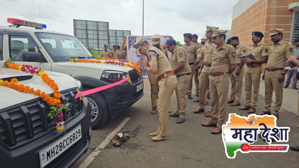 Police anti-robbery squads conduct mobile patrols on the 'Samruddhi' (Expressway).